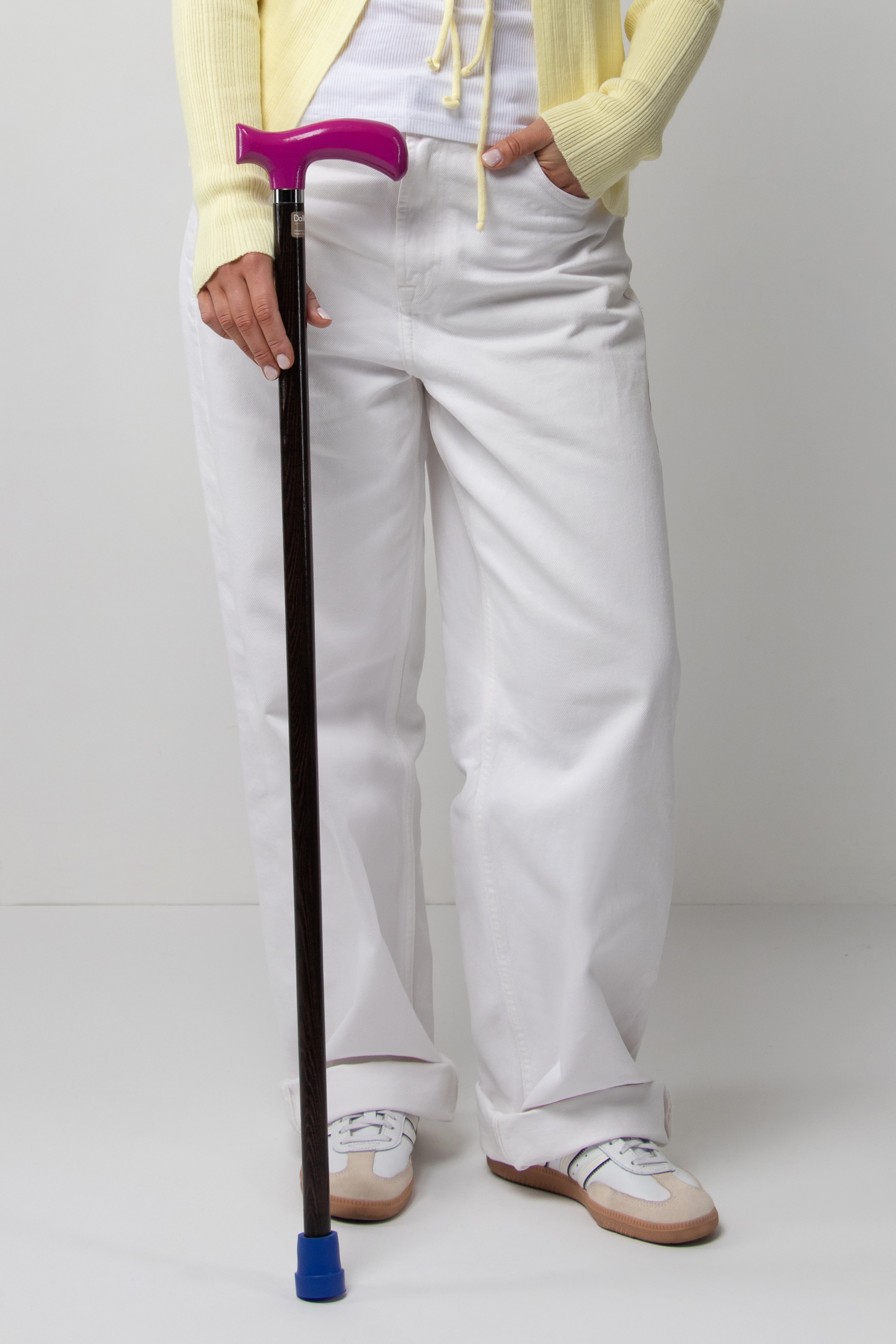 Stylish women's walking stick with deep fuchsia handle on dark walnut oak wood. Premium tailored cane for a modern lifestyle and posture.